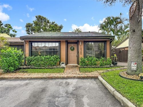 10340 Laurel Ct, Pembroke Pines, FL, 33026-2400 | Card Image