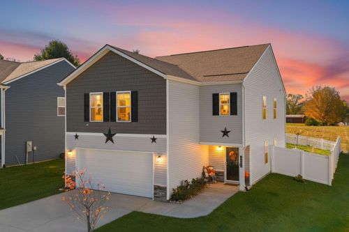 2061 Southwood Cir, Morristown, TN, 37813-3004 | Card Image