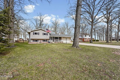 26931 W Woodland Ct, Millbury, OH, 43447-9668 | Card Image