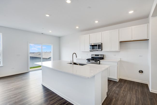 464 Carpathian Dr, Townhouse with 3 bedrooms, 3 bathrooms and 2 parking in Crystal Lake IL | Image 10
