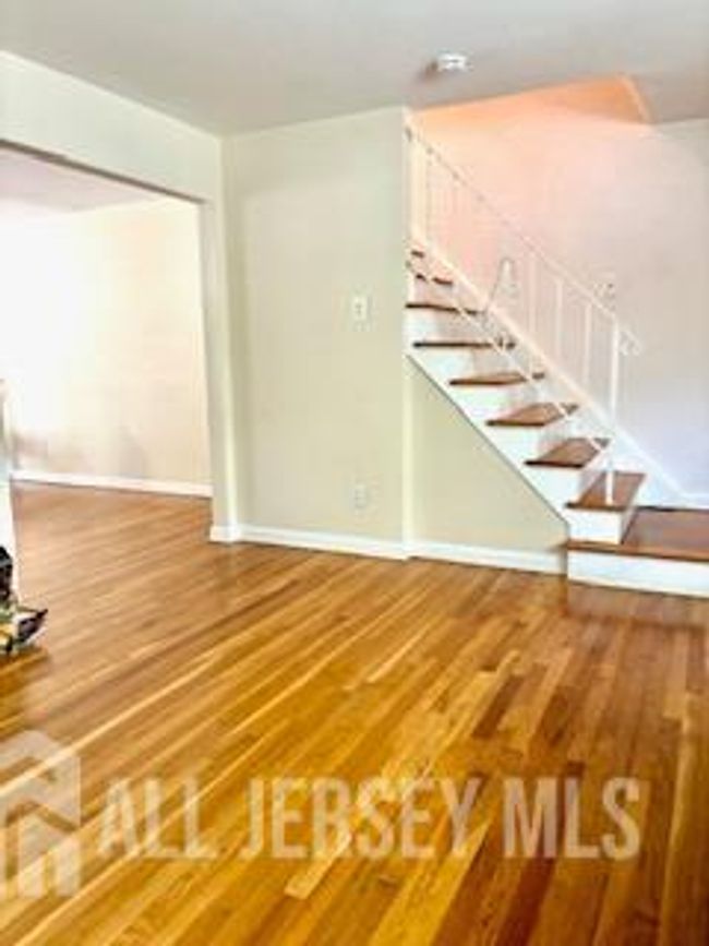 318 High St, Townhouse with 3 bedrooms, 2 bathrooms and null parking in Perth Amboy NJ | Image 4