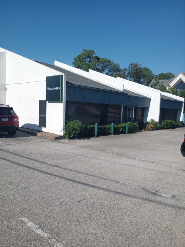 View of building exterior | Image 5