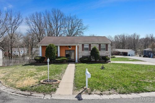 208 Pine Ridge Dr, Godfrey, IL, 62035 | Card Image