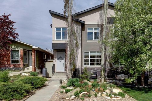 4520B 17 Ave Nw, Calgary, AB, T3B0P1 | Card Image