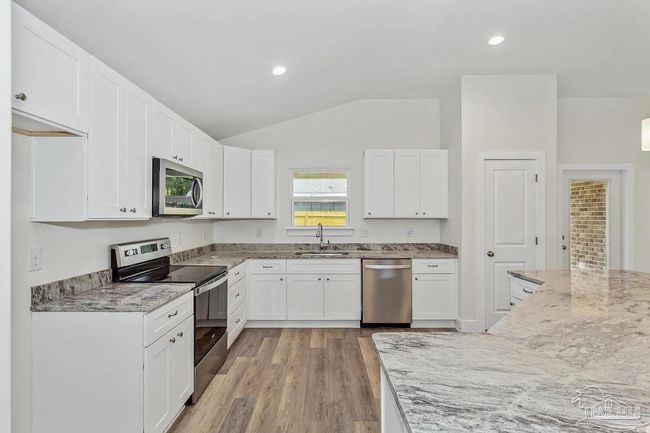 8512 Esplanade St, House other with 4 bedrooms, 2 bathrooms and 2 parking in Navarre FL | Image 5