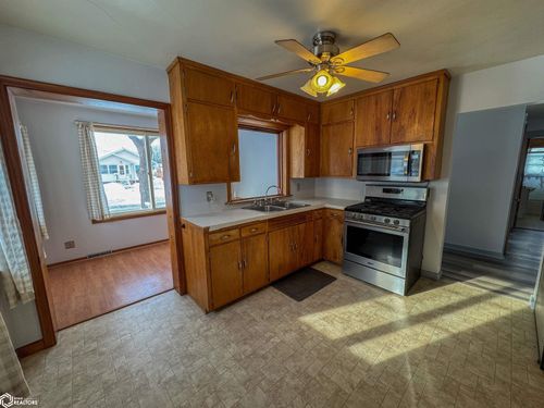 321 1st St Nw, Hampton, IA, 50441-1607 | Card Image