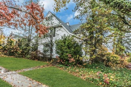 113 Murray Ave, Port Washington, NY, 11050-3528 | Card Image