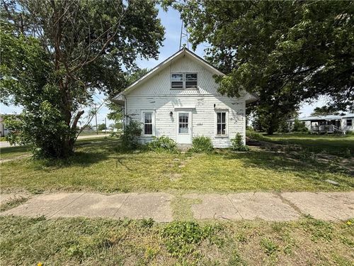 102 N West St, Powhattan, KS, 66527-8015 | Card Image
