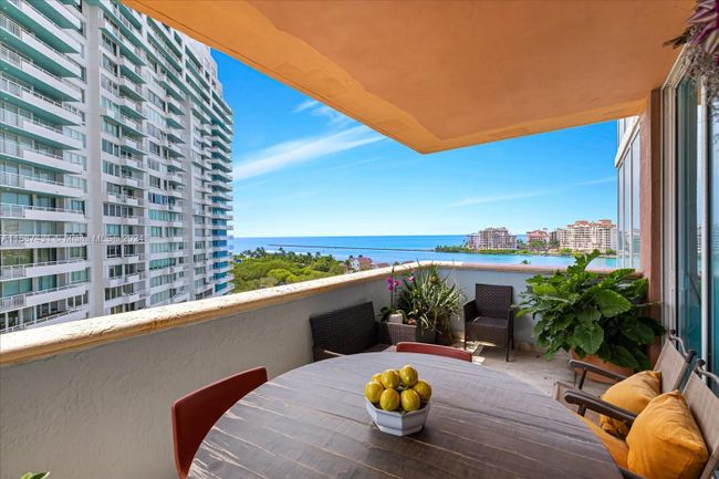 1001 - 300 S Pointe Dr, Condo with 3 bedrooms, 2 bathrooms and null parking in Miami Beach FL | Image 23