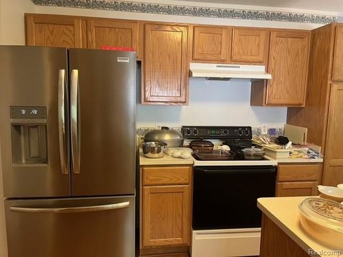 2647 S Moonglow Ct, Hartland, MI, 48353-2547 | Card Image