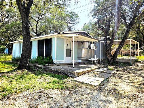 12064 Park Road 37, Lakehills, TX, 78063-6797 | Card Image