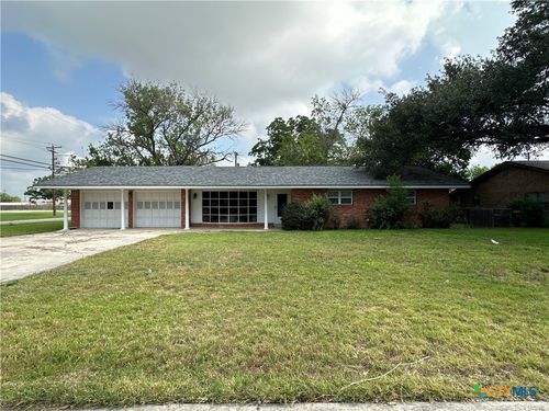 1302 Canary Ln, Seguin, TX, 78155-3918 | Card Image