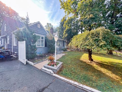 1295 Marion Ave, Plainfield, NJ, 07060-3211 | Card Image