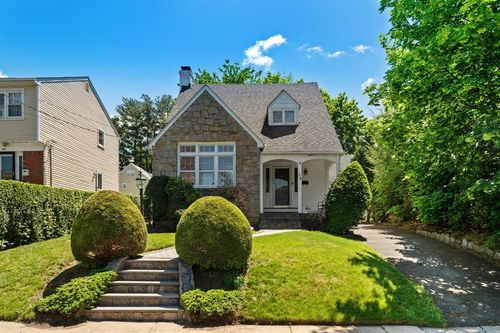 34 Helena Ave, Yonkers, NY, 10710-3028 | Card Image