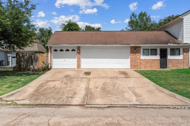 3 car garage | Image 35
