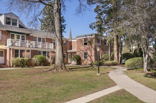 172 Putnam Park, Greenwich, CT, 06830-5781 | Card Image
