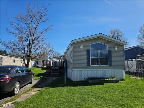 23 Thomas Dr, Middlefield, OH, 44062-9422 | Card Image