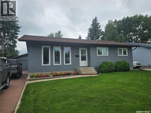 335 Wedge Rd, Saskatoon, SK, S7L6G1 | Card Image