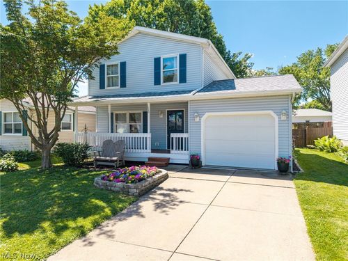 1080 Stratford St, Barberton, OH, 44203-7570 | Card Image