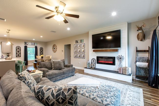 17321 Nw 81 St Ter, House other with 3 bedrooms, 2 bathrooms and null parking in FANNING SPRINGS FL | Image 8
