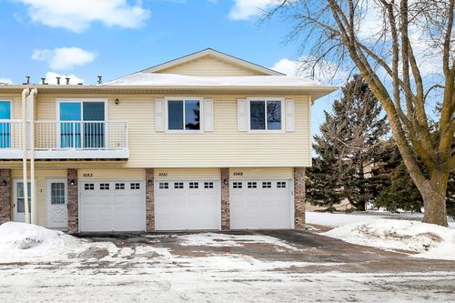 1053 Pond View Ct, Vadnais Heights, MN, 55127-3604 | Card Image