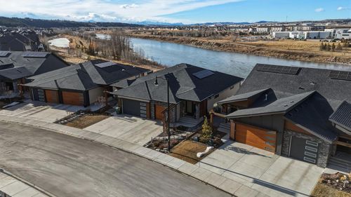 31 Riviera Crt, Cochrane, AB, T4C2V8 | Card Image