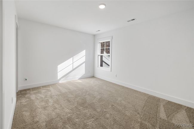 Private bedroom or home office with a quiet, light-filled atmosphere. | Image 30