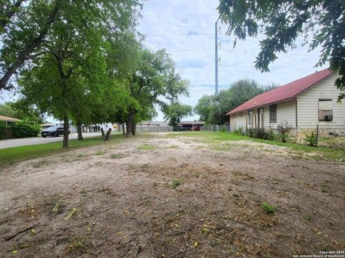 5050 Hemphill Dr, San Antonio, TX, 78228-3601 | Card Image