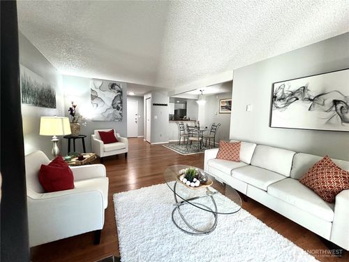 a-304-14779 Ne 32nd St, Bellevue, WA, 98007-7665 | Card Image