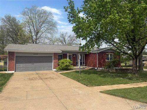 1449 Friar Tuck Ln, Saint Louis, MO, 63125-2204 | Card Image