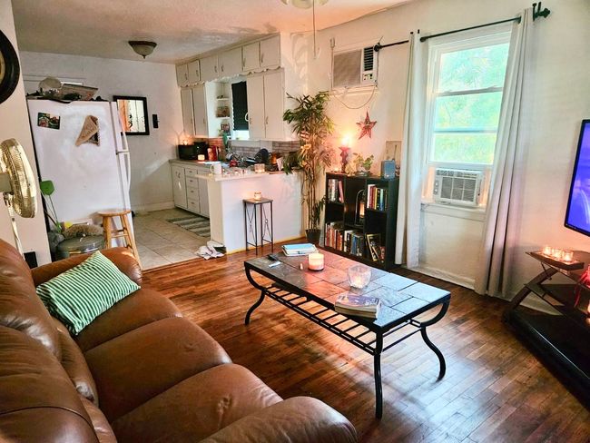 Inside of guest house behind main house | Image 34