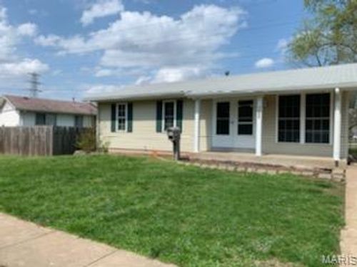 1083 Kinderling Ln, Florissant, MO, 63031-3136 | Card Image