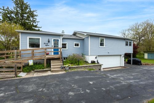 2015 N Zenith Ave, Davenport, IA, 52804-1019 | Card Image
