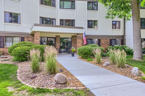 202-10600 43rd Ave N, Plymouth, MN, 55442-2848 | Card Image