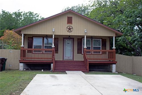 633 S Commerce St, Lockhart, TX, 78644-3105 | Card Image
