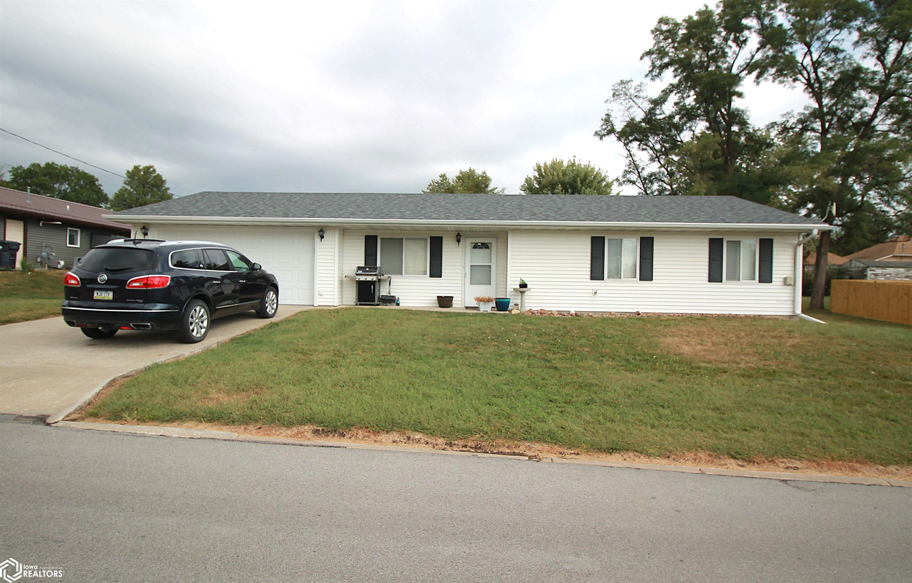 Division St, Clarinda, IA 51632
