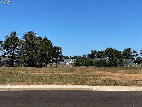 6 Bandon Ave Sw, Bandon, OR, 97411 | Card Image