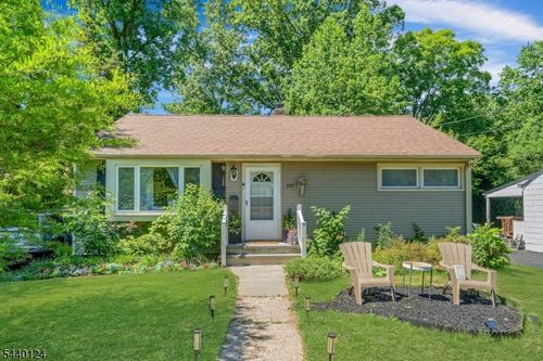 337 Richard Way, North Plainfield, NJ, 07062-2409 | Card Image
