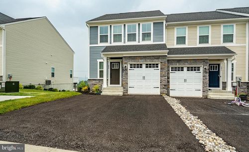 208 Chase Dr, DOWNINGTOWN, PA, 19335-4032 | Card Image