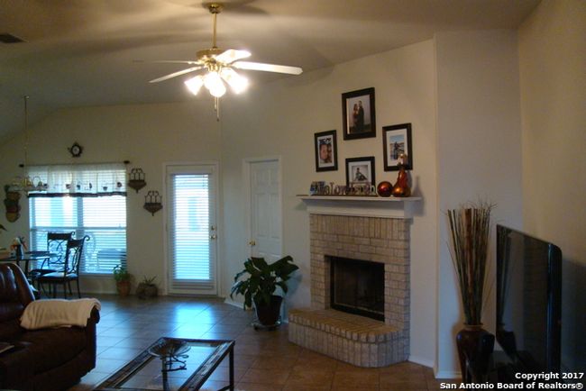 109 Willow Run, House other with 3 bedrooms, 2 bathrooms and null parking in Cibolo TX | Image 11