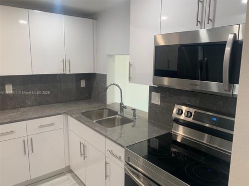 apt-411-16751 Ne 9th Ave, North Miami Beach, FL, 33162-2532 | Card Image