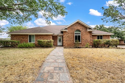 812 Regina Dr, Hewitt, TX, 76643-3929 | Card Image