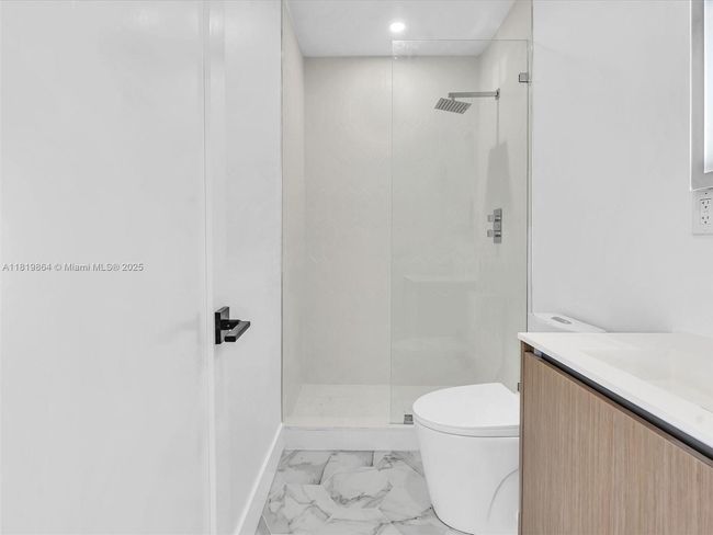 101 - 11900 N Bayshore Dr, Condo with 2 bedrooms, 2 bathrooms and null parking in North Miami FL | Image 20