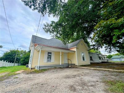 204 Broad Street, House other with 3 bedrooms, 1 bathrooms and null parking in Thomasville NC | Image 3