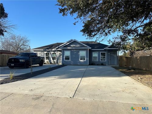 810 E Baxter St, Seguin, TX, 78155-1716 | Card Image