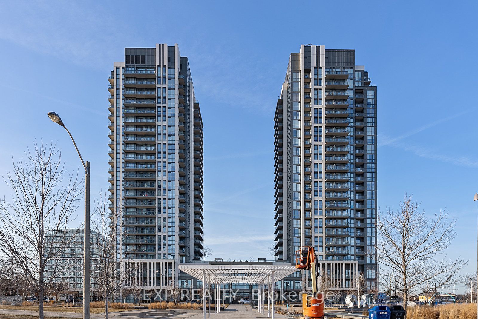 Residential Lease in Toronto W08