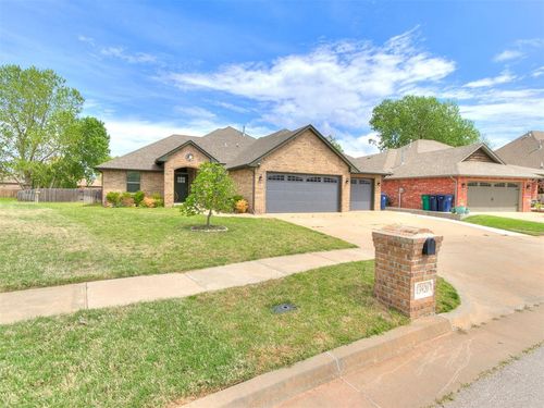 13920 Hutchinson Place, Yukon, OK, 73099 | Card Image