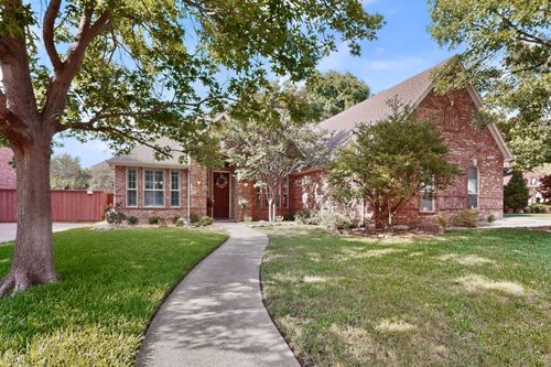700 Salmon Run Ct, Euless, TX, 76039-6093 | Card Image