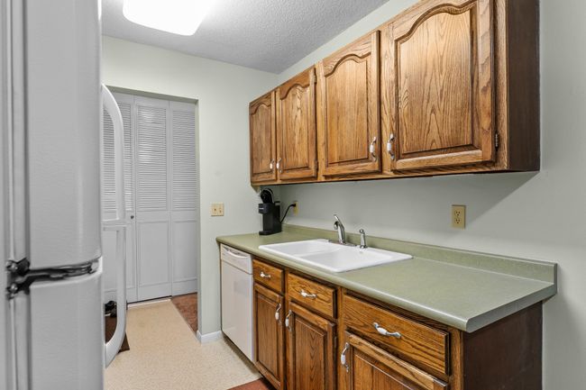 Beautiful oak cabinetry | Image 6