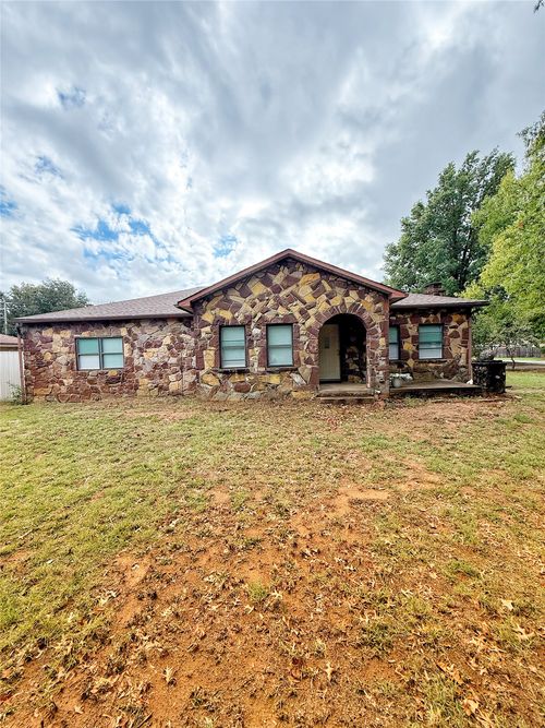 301 Warren St, Holdenville, OK, 74848-4223 | Card Image
